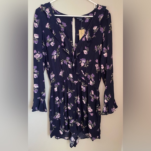 American Eagle Navy Floral Shorts Romper Size Medium - Picture 2 of 12
